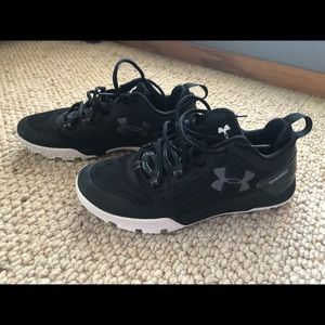 Under Armour Charged Mens size 7.5 black shoes